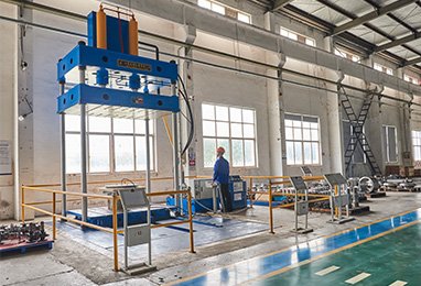 Four-column hydraulic press